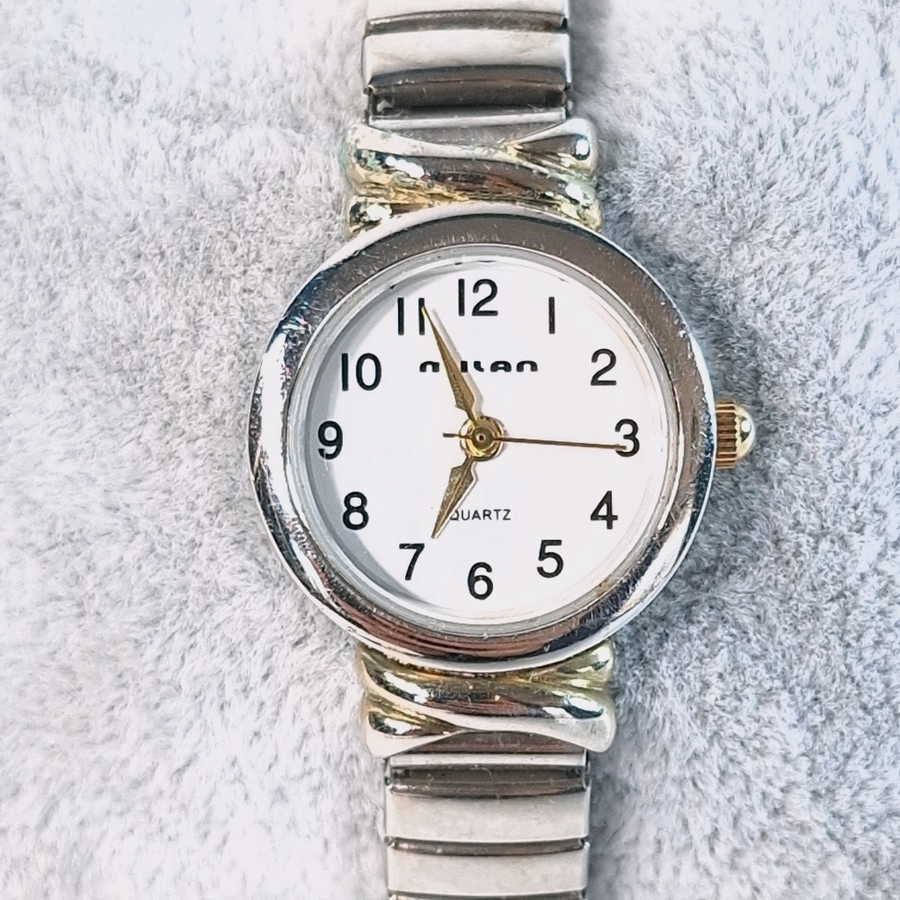 Milan Staonless Steel Round Stretch Band Ladies Quartz Watch, New Battery